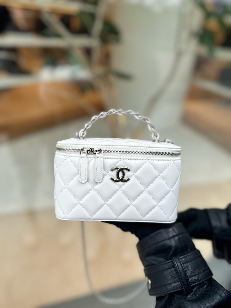 Chanel Vanity Mini Like Auth Women’s Handbag White Cowhide 16x10x8cm
