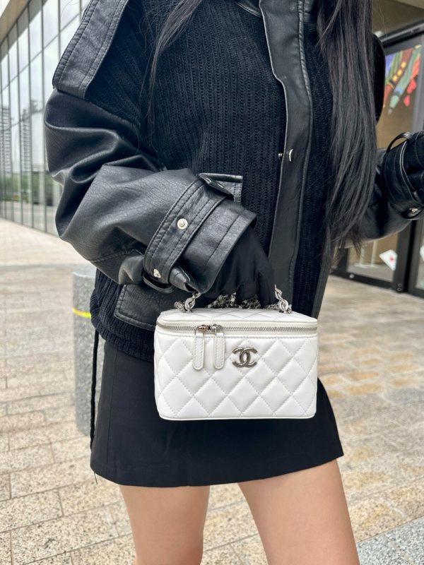 Chanel Vanity Mini Like Auth Women’s Handbag White Cowhide 16x10x8cm - Image 7
