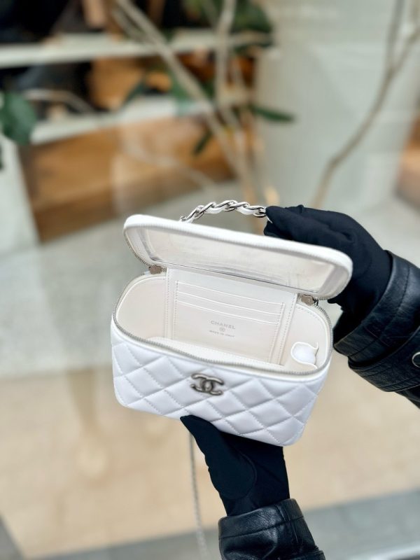 Chanel Vanity Mini Like Auth Women’s Handbag White Cowhide 16x10x8cm - Image 5