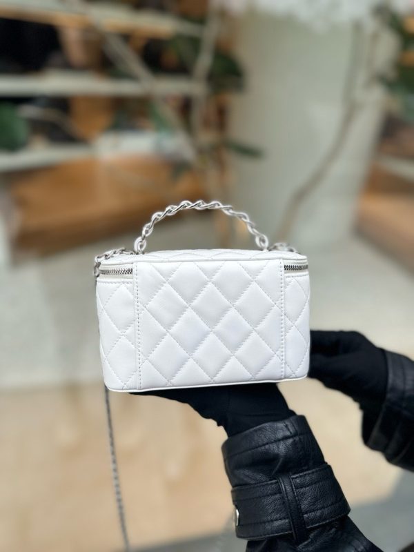 Chanel Vanity Mini Like Auth Women’s Handbag White Cowhide 16x10x8cm - Image 3