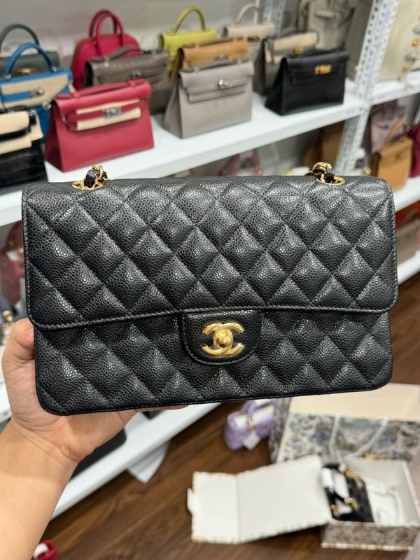 Chanel Classic Black Grained Leather Handbag with Gold Lock 25cm - Image 2
