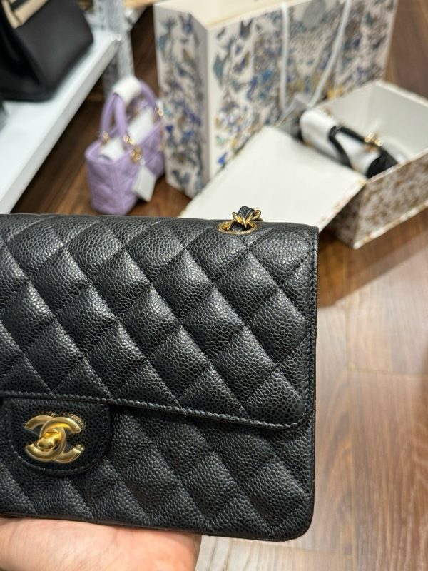 Chanel Classic Black Grained Leather Handbag with Gold Lock 25cm - Image 5
