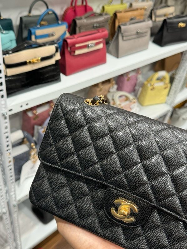 Chanel Classic Black Grained Leather Handbag with Gold Lock 25cm - Image 4