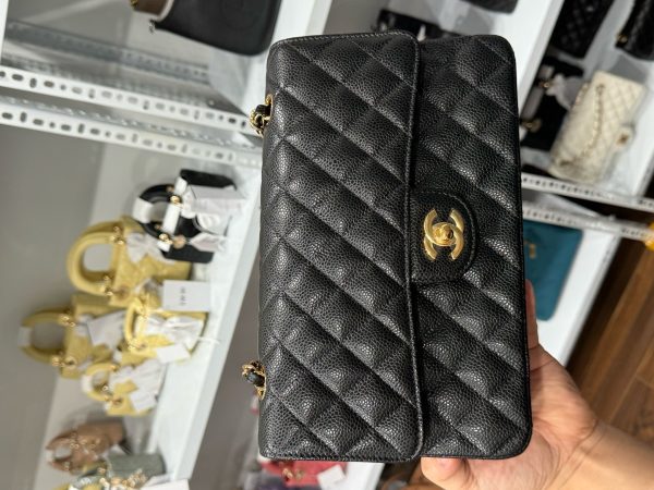 Chanel Classic Black Grained Leather Handbag with Gold Lock 25cm - Image 3
