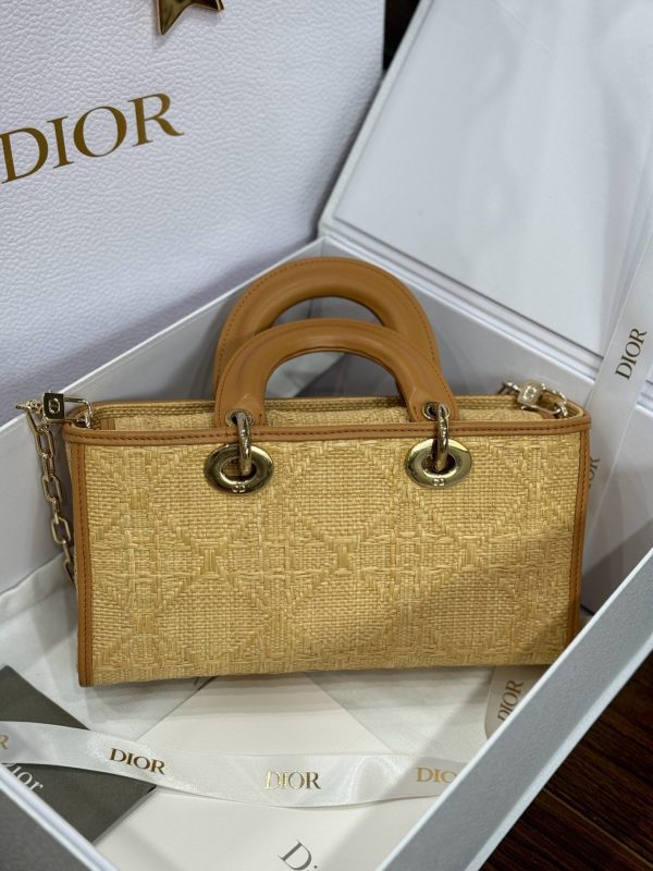 Dior Lady D-Joy Super Quality Women’s Handbag, Wicker Material 22cm - Image 4