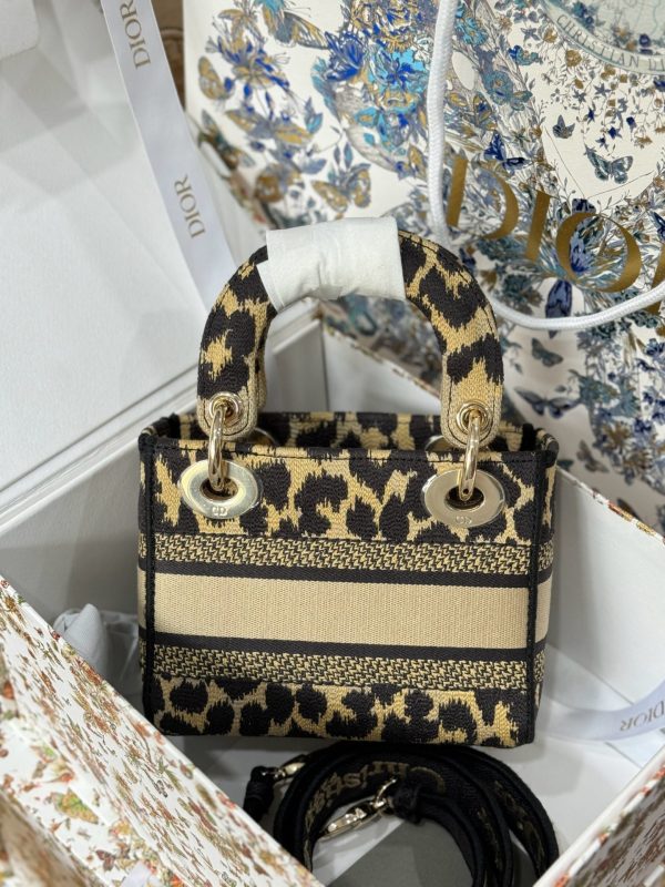 Dior Lady Super Quality Women’s Handbag Embroidered Fabric 17cm - Image 4