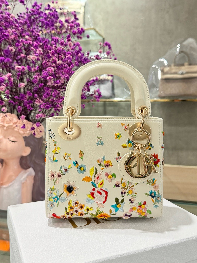 Dior Lady Super High Quality Women’s Handbag with Floral Embroidery 17cm
