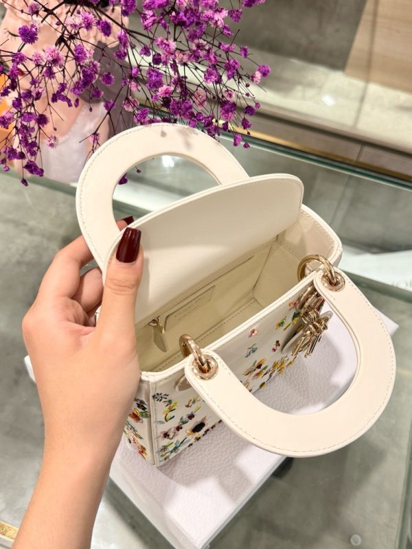 Dior Lady Super High Quality Women’s Handbag with Floral Embroidery 17cm - Image 7