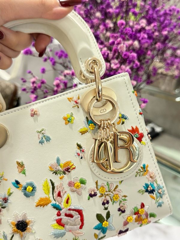 Dior Lady Super High Quality Women’s Handbag with Floral Embroidery 17cm - Image 4