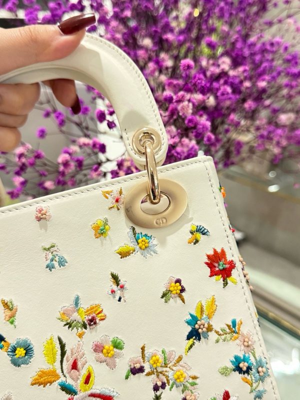 Dior Lady Super High Quality Women’s Handbag with Floral Embroidery 17cm - Image 5