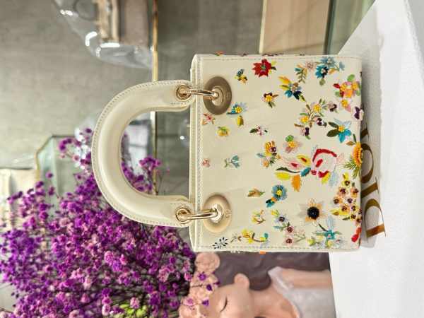 Dior Lady Super High Quality Women’s Handbag with Floral Embroidery 17cm - Image 3