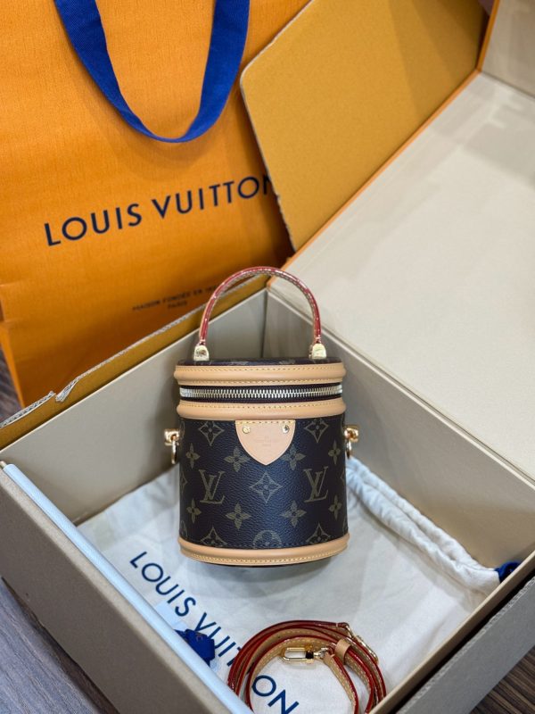 Replica Louis Vuitton Cannes Women’s Boxy Handbag 14.5x14x12cm - Image 2