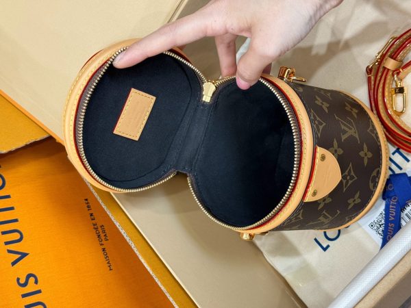 Replica Louis Vuitton Cannes Women’s Boxy Handbag 14.5x14x12cm - Image 6