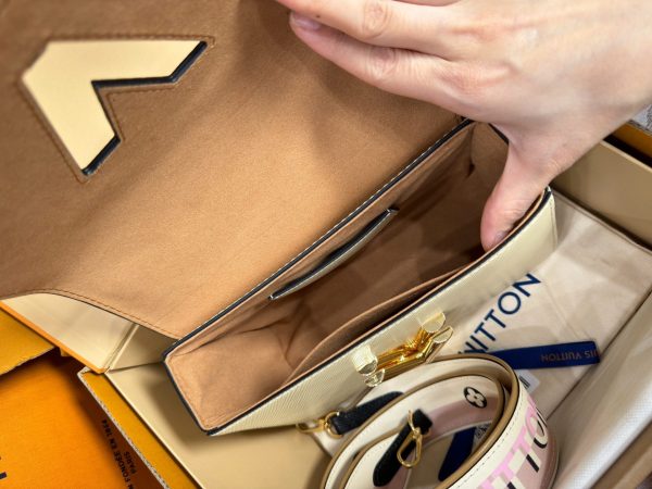 Louis Vuitton LV Twist Super Premium Women’s Cowhide Handbag 23x17x9.5cm - Image 8