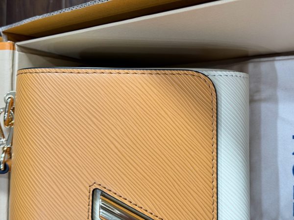 Louis Vuitton LV Twist Super Premium Women’s Cowhide Handbag 23x17x9.5cm - Image 10