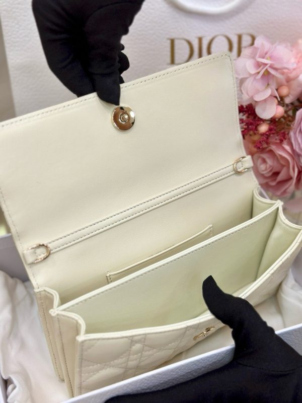 Dior Woc Women’s Handbag White Color Rose Gold Plated Lock Super Quality 21×11.5×4.5cm - Image 5