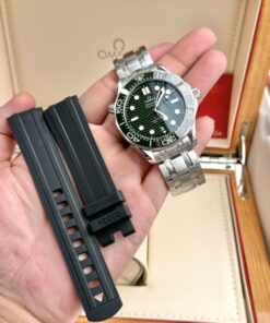 Alternative view of Omega Best Replica Watch Seamaster Diver 300M Dial Green VS Factory 42mm