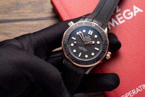 Omega Replica Watch Seamaster Black Dial Rubber Strap VS Factory 42mm - Image 2