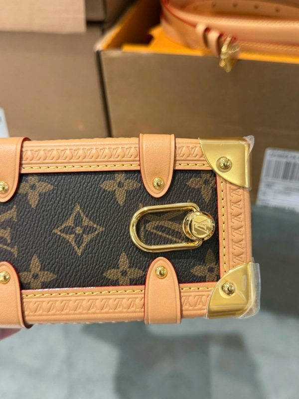 Louis Vuitton LV Side Trunk Tracking MM Rep 11 High-End Monogram Pattern Bag 21cm - Image 6