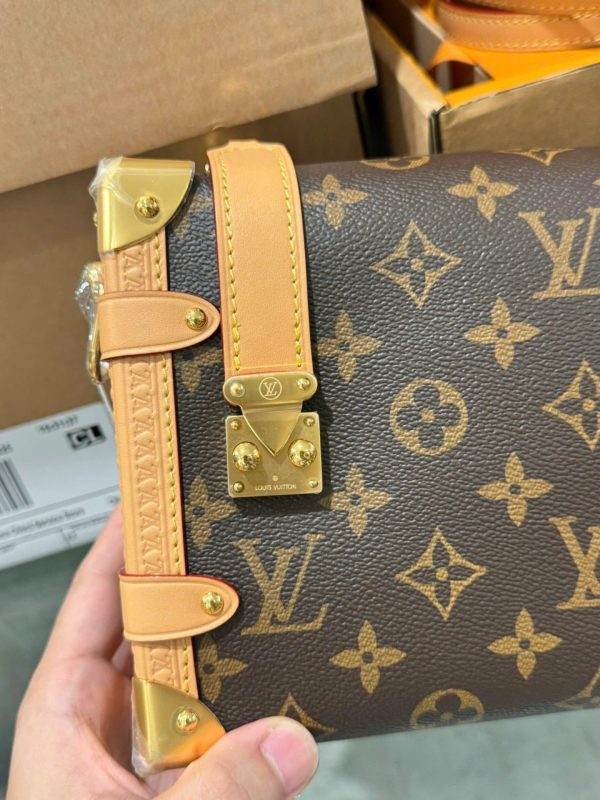 Louis Vuitton LV Side Trunk Tracking MM Rep 11 High-End Monogram Pattern Bag 21cm - Image 3
