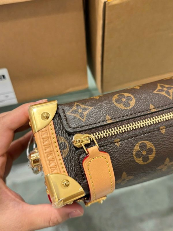 Louis Vuitton LV Side Trunk Tracking MM Rep 11 High-End Monogram Pattern Bag 21cm - Image 4