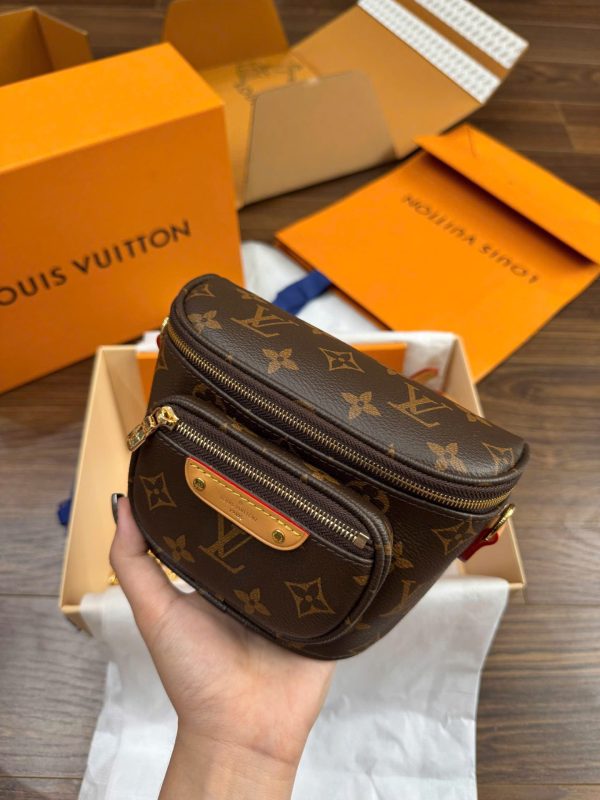 Louis Vuitton LV Mini Monogram Fanny Pack 17x12x9.5cm - Image 4