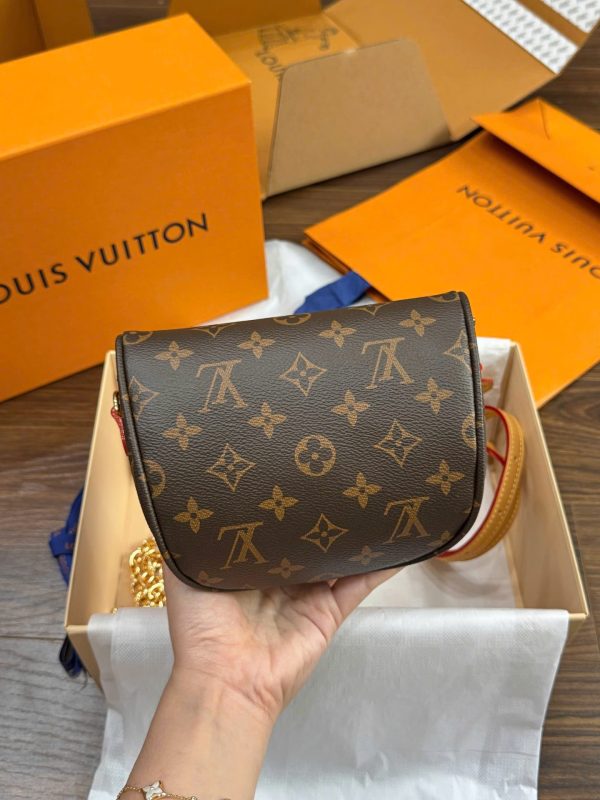 Louis Vuitton LV Mini Monogram Fanny Pack 17x12x9.5cm - Image 5