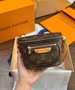 Louis Vuitton LV Mini Monogram Fanny Pack 17x12x9.5cm