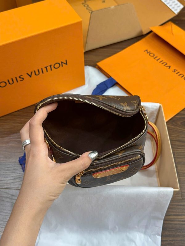 Louis Vuitton LV Mini Monogram Fanny Pack 17x12x9.5cm - Image 6