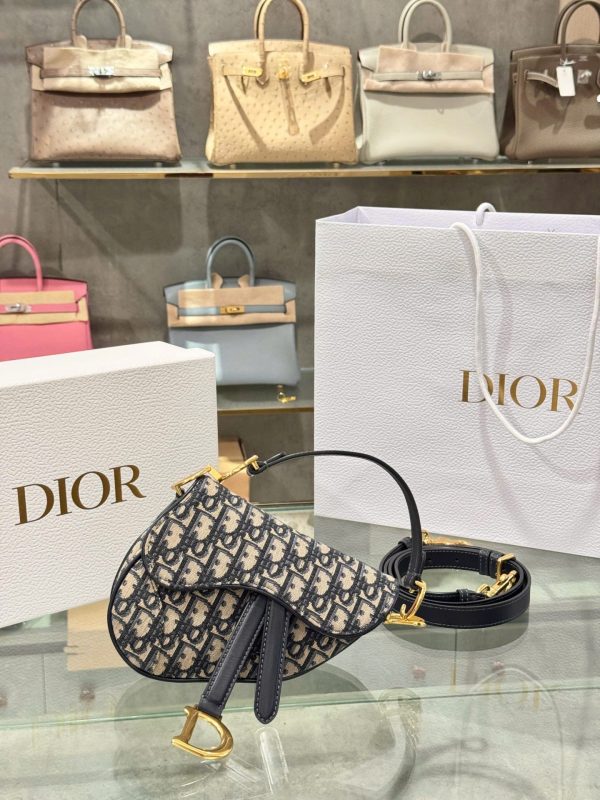 Super Dior Saddle Handbag Dior Pattern Gold Lock 21x18x5cm - Image 2