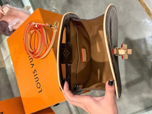 Louis Vuitton LV Around Me Monogram Handbag 22.5x21x7cm - Image 4