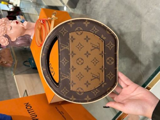 Louis Vuitton LV Around Me Monogram Handbag 22.5x21x7cm - Image 3