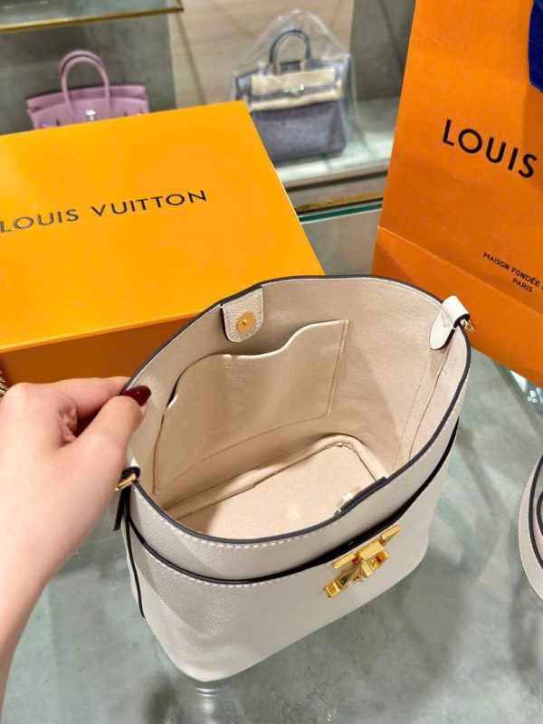 Louis Vuitton LV Lock And Walk Super Premium White Calfskin Handbag 20cm - Image 4