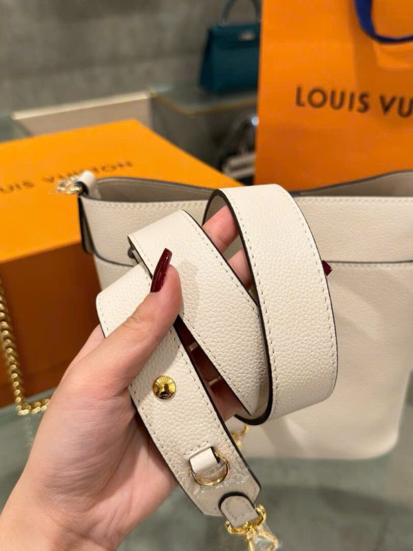 Louis Vuitton LV Lock And Walk Super Premium White Calfskin Handbag 20cm - Image 6