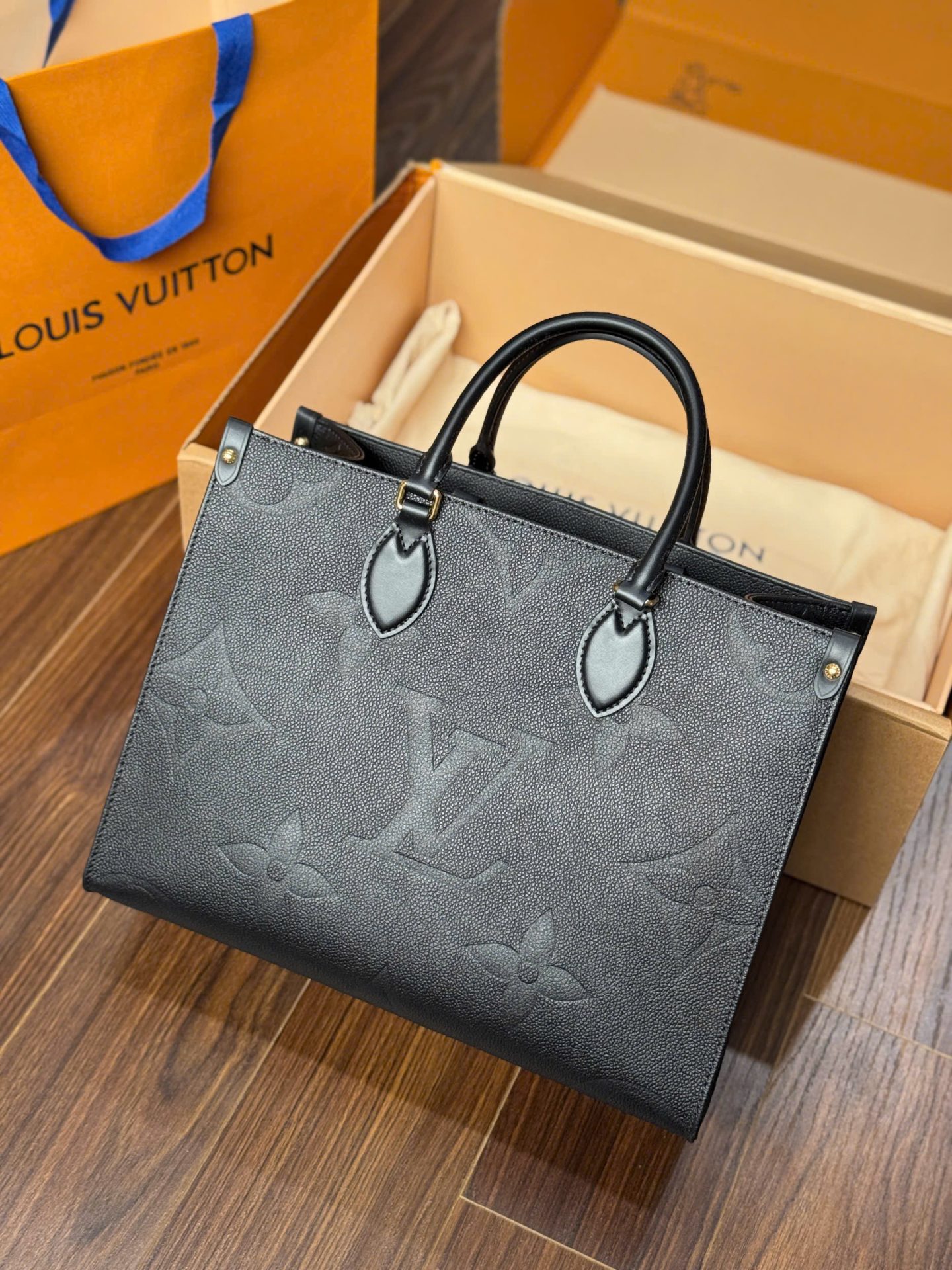 Louis Vuitton LV OnTheGo Super High-End Women’s Handbag Black 35cm