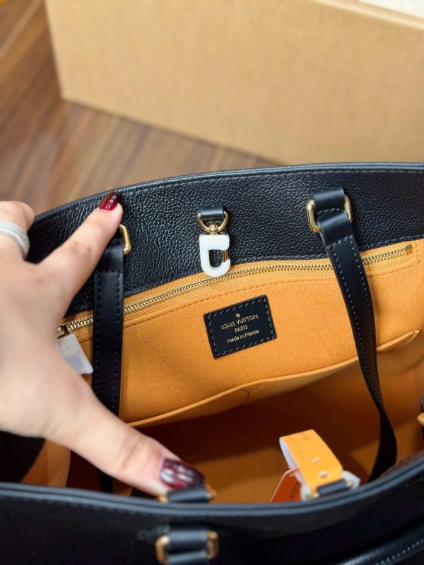 Louis Vuitton LV OnTheGo Super High-End Women’s Handbag Black 35cm - Image 6