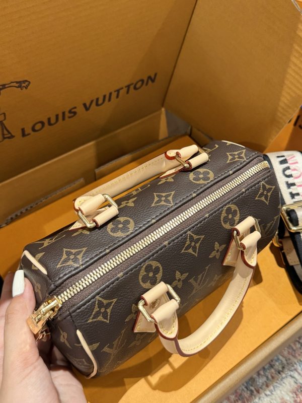 Louis Vuitton LV Speedy Super Premium Handbag Monogram Pattern 20.5×13.5x12cm - Image 6