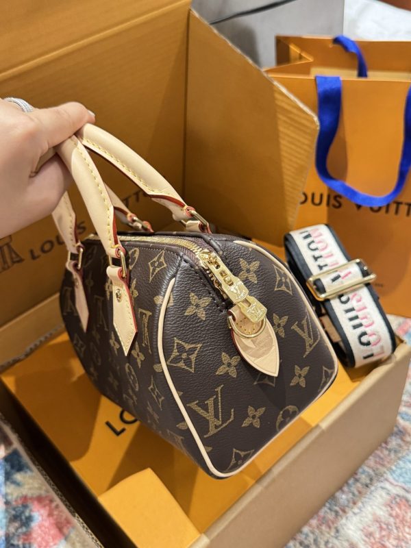 Louis Vuitton LV Speedy Super Premium Handbag Monogram Pattern 20.5×13.5x12cm - Image 3