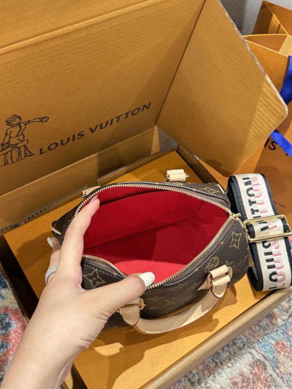 Louis Vuitton LV Speedy Super Premium Handbag Monogram Pattern 20.5×13.5x12cm - Image 7