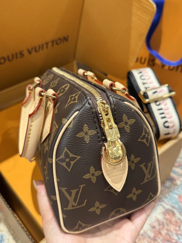 Louis Vuitton LV Speedy Super Premium Handbag Monogram Pattern 20.5×13.5x12cm - Image 4