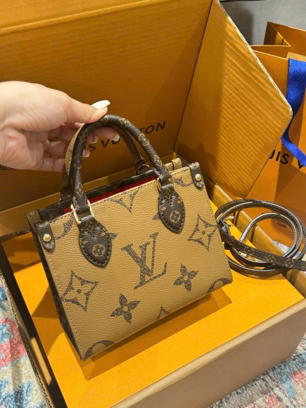 Louis Vuitton LV Onthego Women’s Handbag Monogram Pattern Super Quality 18cm - Image 3