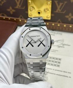 Alternative view of Audemars Piguet Royal Oak x Kaws Best Replica Watches APS Factory 41mm