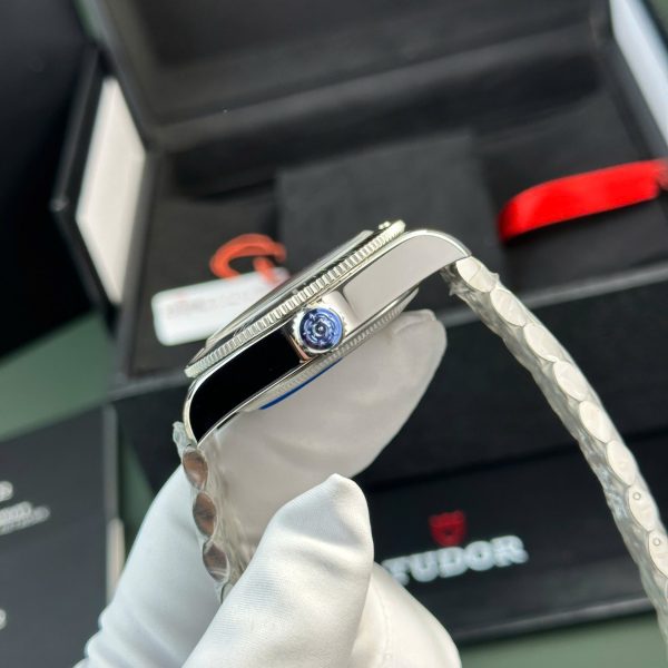 Tudor Heritage Black Bay Replica Watch Jubilee Strap ZF Factory 41mm - Image 6