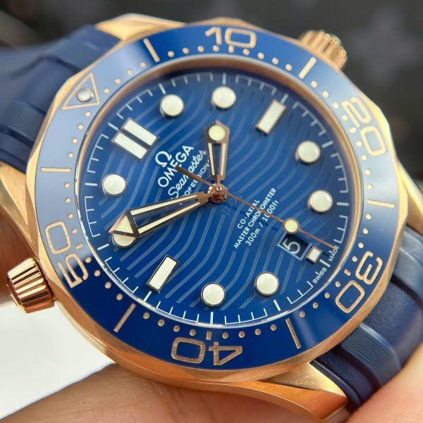 Omega Seamaster Diver 300M Replica Watch Blue Dial Rubber Strap VSF 42mm - Image 4