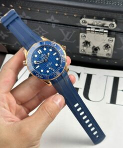 Alternative view of Omega Seamaster Diver 300M Replica Watch Blue Dial Rubber Strap VSF 42mm