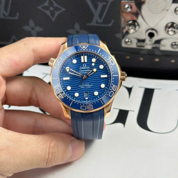 Omega Seamaster Diver 300M Replica Watch Blue Dial Rubber Strap VSF 42mm - Image 3