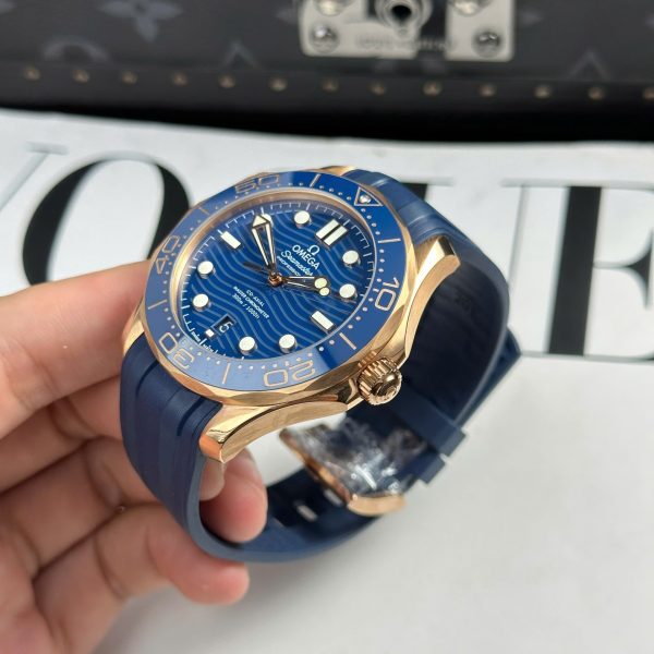 Omega Seamaster Diver 300M Replica Watch Blue Dial Rubber Strap VSF 42mm - Image 5