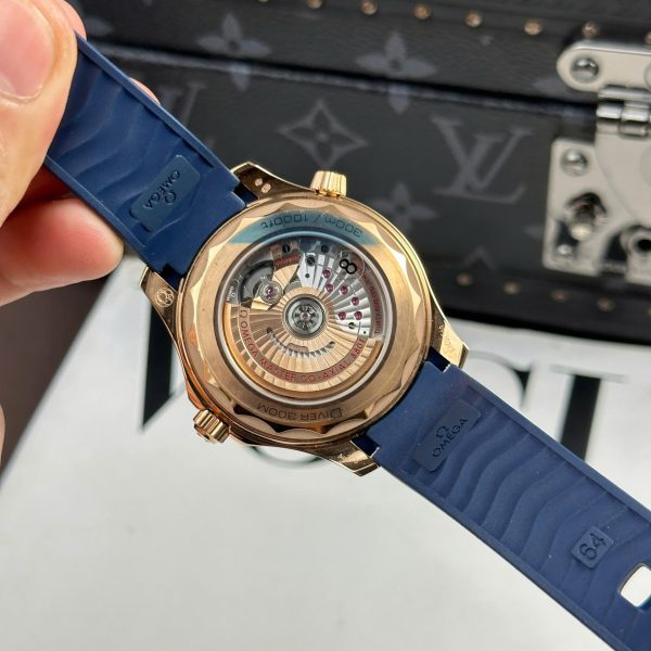 Omega Seamaster Diver 300M Replica Watch Blue Dial Rubber Strap VSF 42mm - Image 9