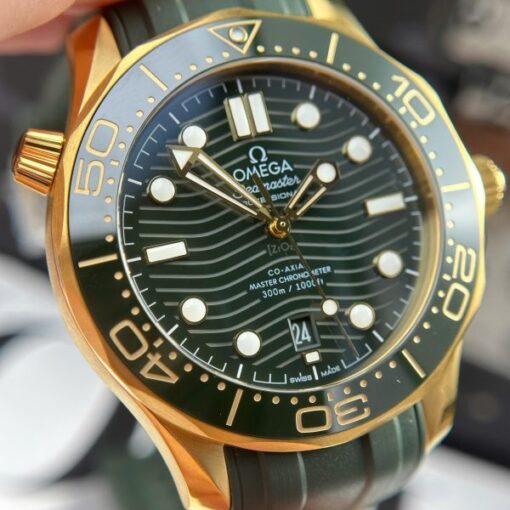 Omega Seamaster Diver 300M Replica Watches Dial Green VS Factory 42mm - Image 4
