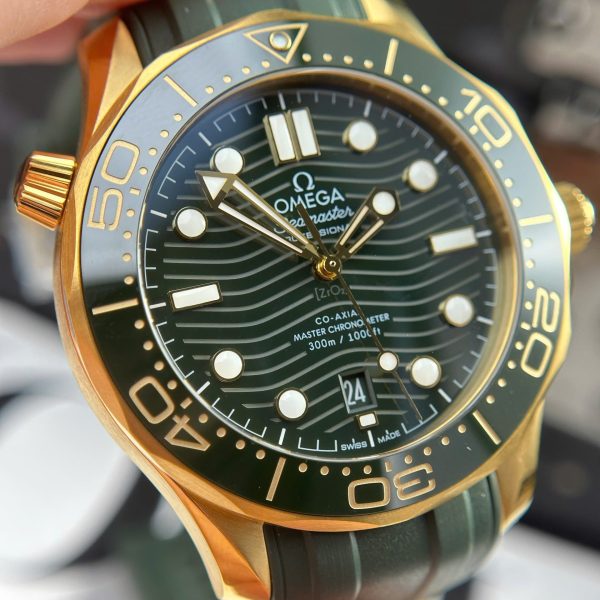 Omega Seamaster Diver 300M Replica Watches Dial Green VS Factory 42mm - Image 4